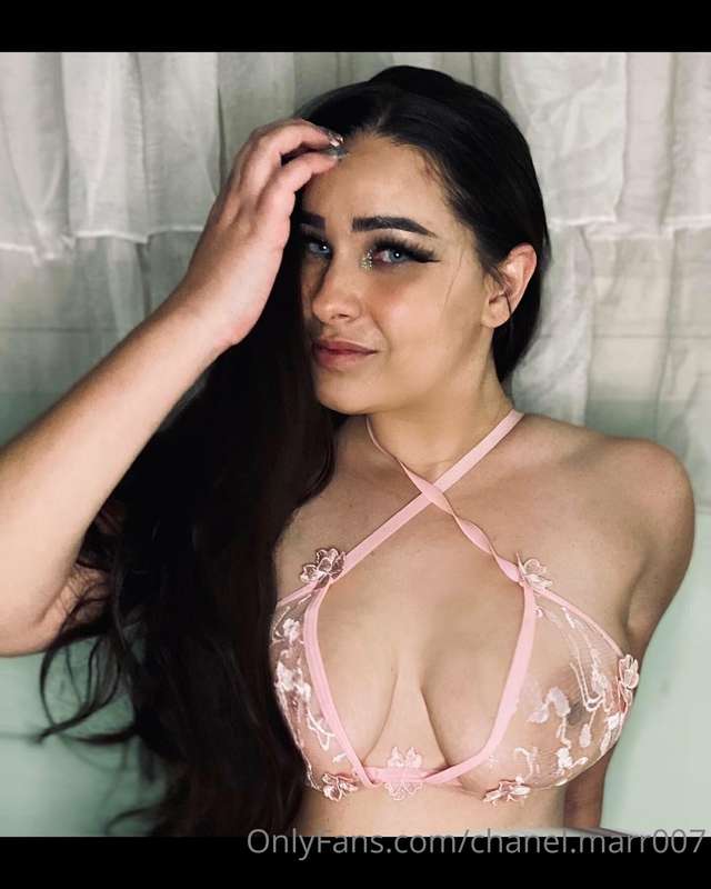 Hot pics!! Wanna see the uncensored version?! It’s worth it!