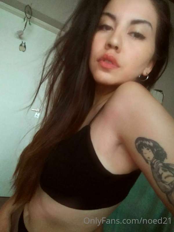 Hi! I'm @weeddbaby 😘 Sexy latina with lips and big tits 🍒🍓 R..
