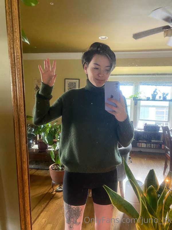 I knit this sweater and I’m quite proud of it!!