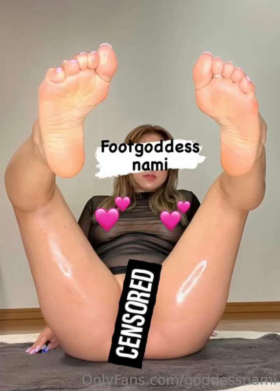Booty, soles, and Pussy pics, in this Naughty See through Dr..