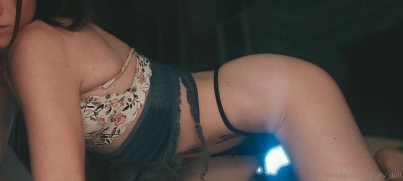 imádok pucsítani a pici formás popsimmal☺️💋