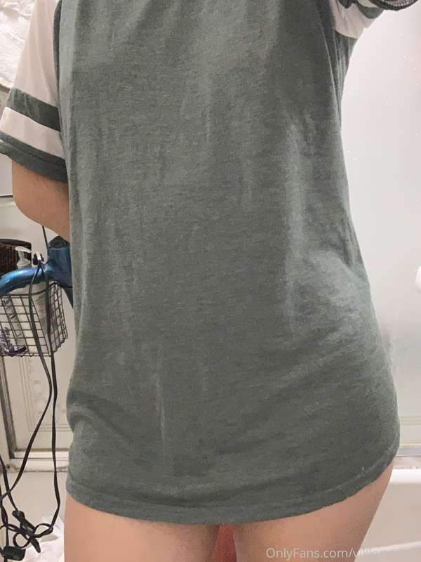uwu hi, big shirts are nice