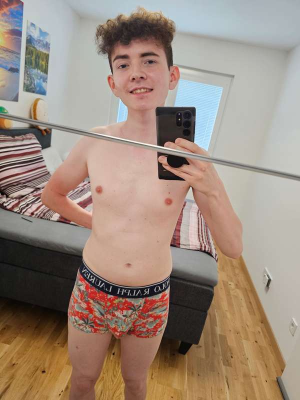 👀 NEW LEWDS: Cute boi teases you... 😋 [10 pics] 👀  New pics ..
