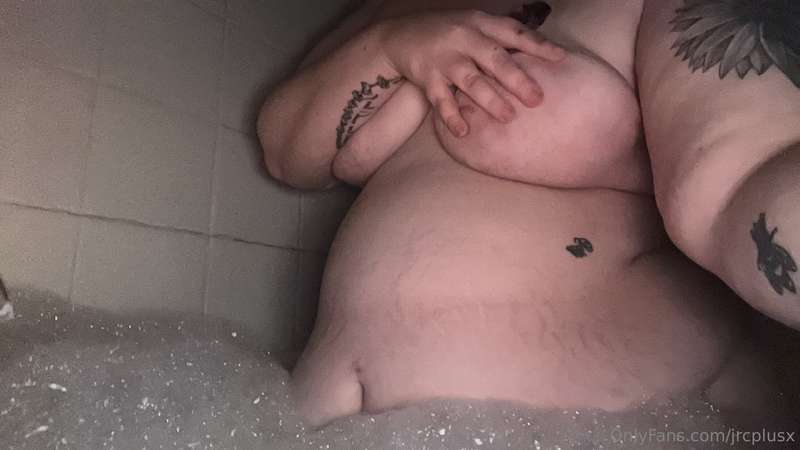 You wanna come help oil me up after my bath?🛁