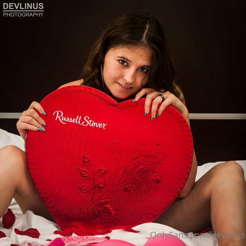HAPPY VALENTINES DAY EVE EVERYONE!!!
MODEL: Wolffyy Model
He..