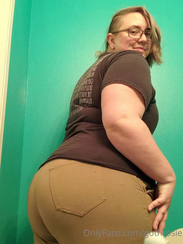 You know you can't resist this ass 😜