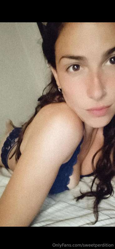 I´m alone in my bed Would you like come here?  #sundaymoring