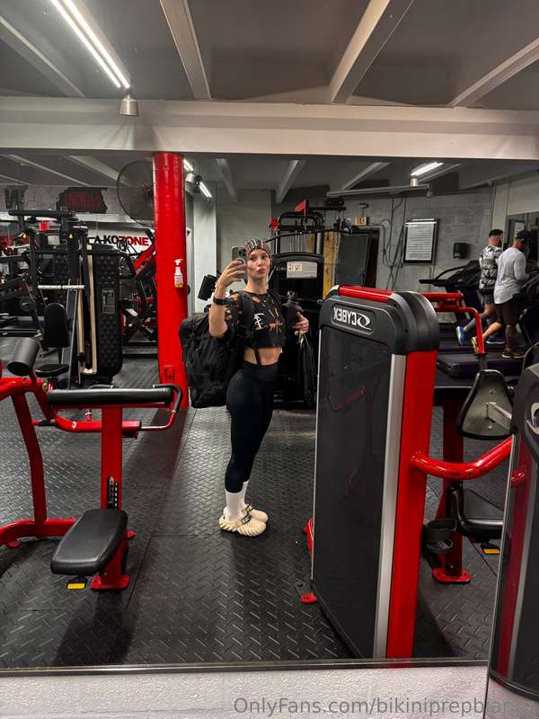 Workout’s done… now I’m ready to make you sweat 😏