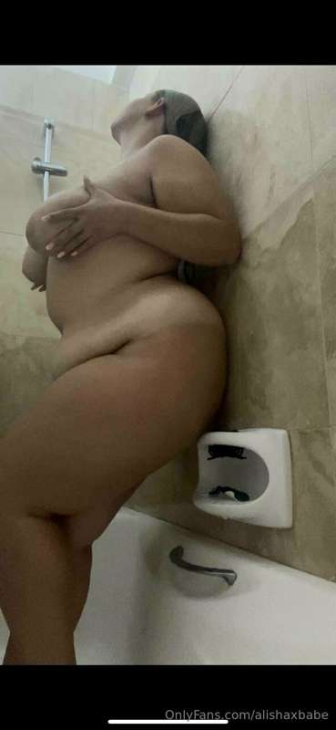 Wanna see more of me in the Shower?😘💦