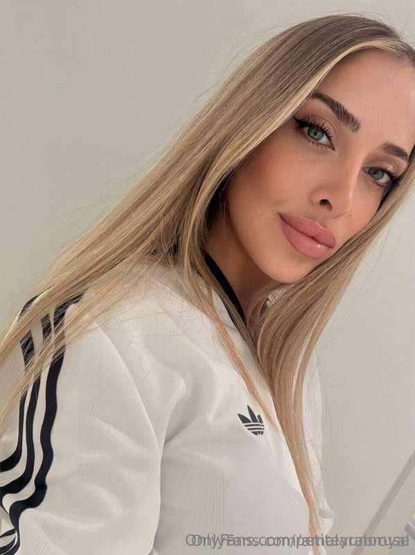Can your fantasies make my pussy wet?💦 @amalarabroyal Not ma..
