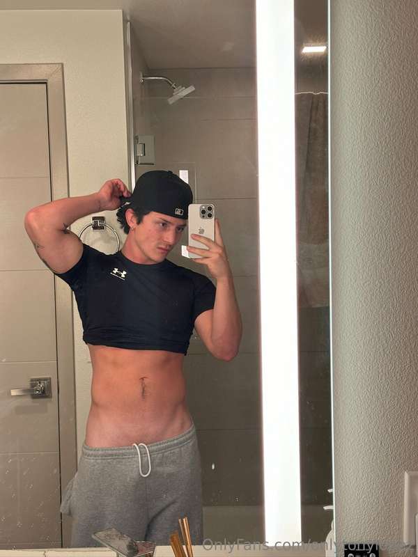 Starting to realize why you guys like grey sweatpants so muc..