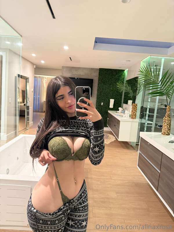 alinaxrose