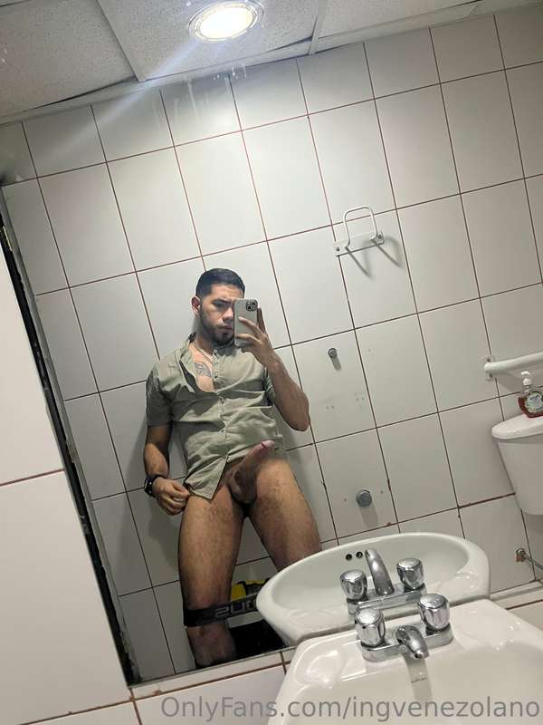 Me siento bien caliente y me voy al baño del trabajo 🥵🔥 I fe..