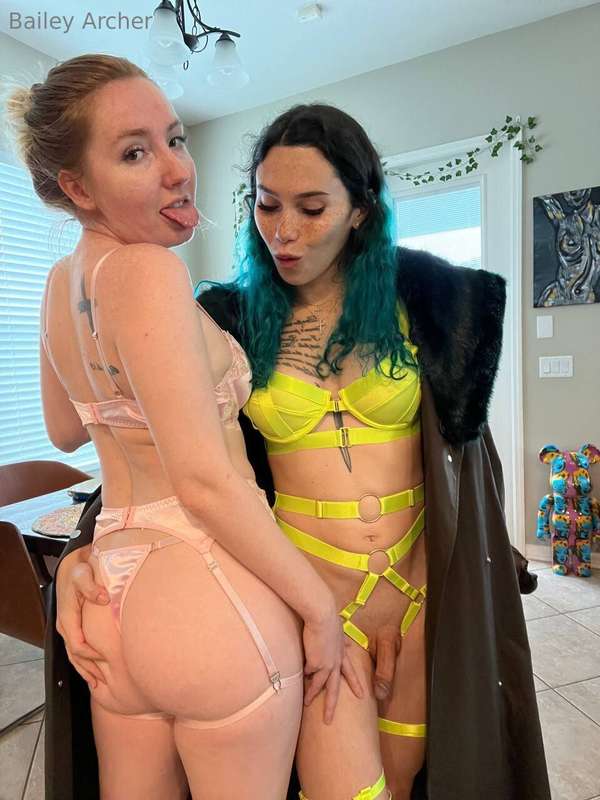 @eevee_bee and her step sis have a big surprise waiting for ..