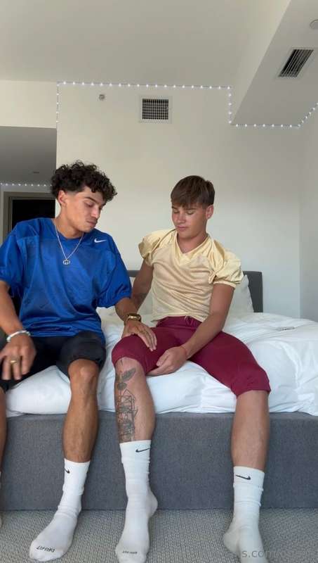 🏈 Teammates Cum All Over Each Other After a Hot Massage and ..