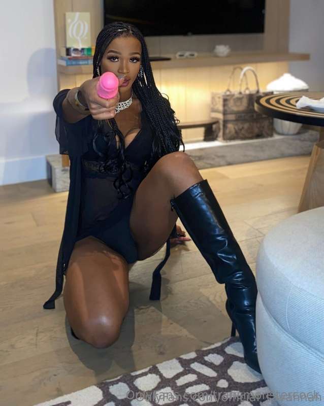 Hey, baby, come and sign the profile of my sis @official_sav..