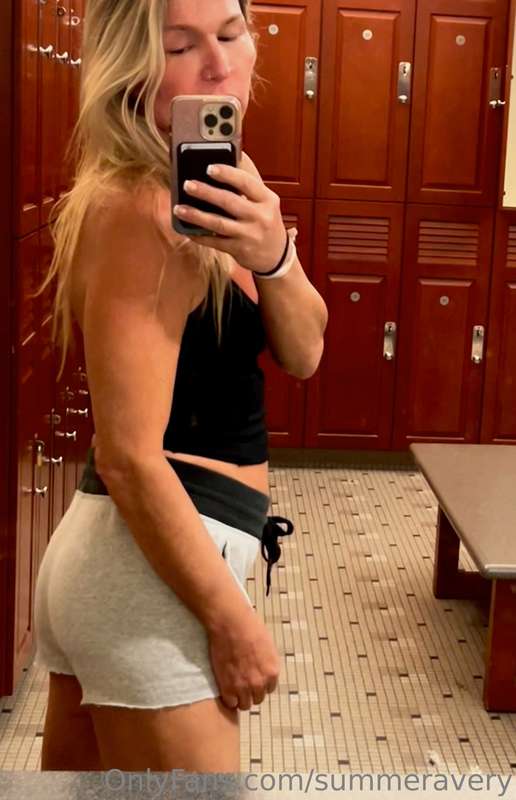 Would you eat me out after my sweaty workout? 💦 🏳️‍⚧️  ( see..