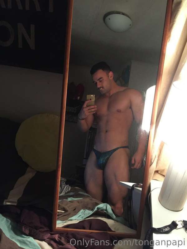 How’s a throwback of wearing my bodybuilding trunks and rock..