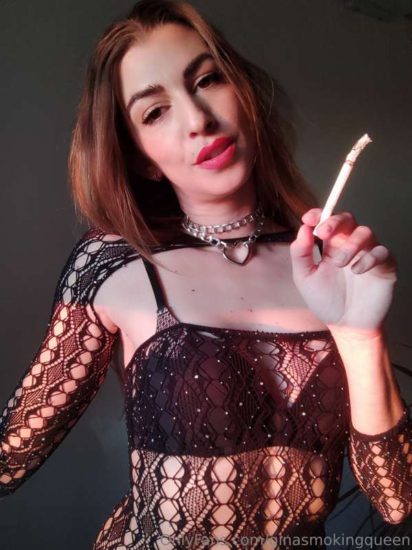 ginasmokingqueen image #4
