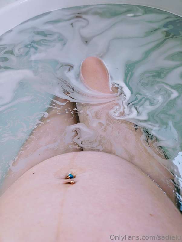 Who's going to rub my sore feet and legs this morning 🫧💖