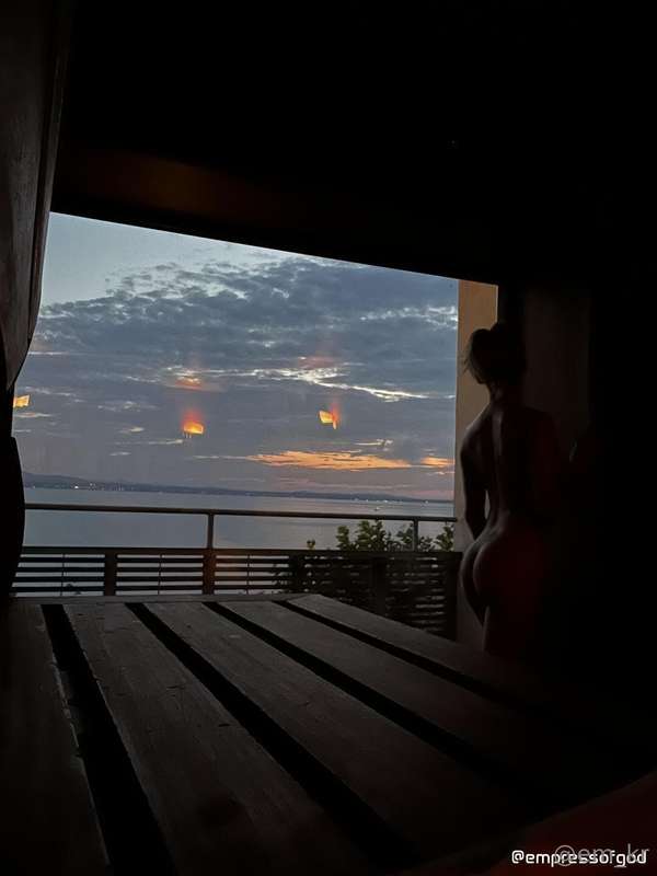 ughhhh I love the sauna... sometimes when I go to the uni sa..