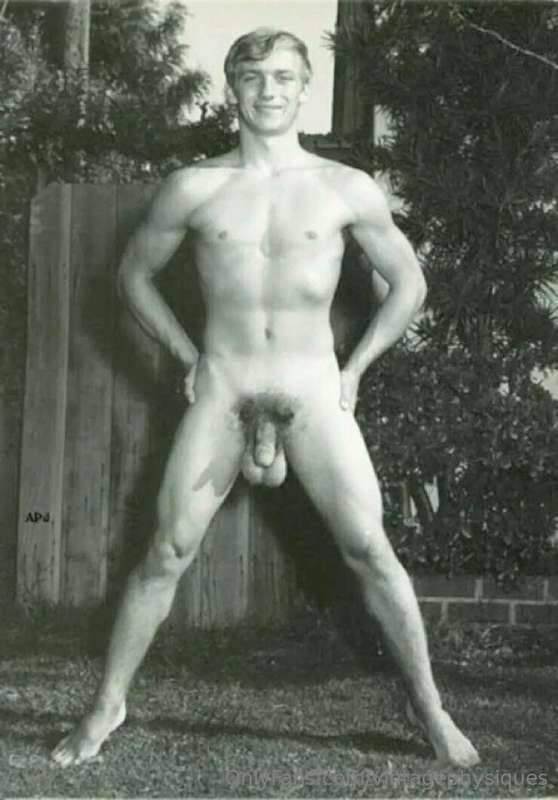 Supposedly this is not edited.  Those balls are bull balls!
