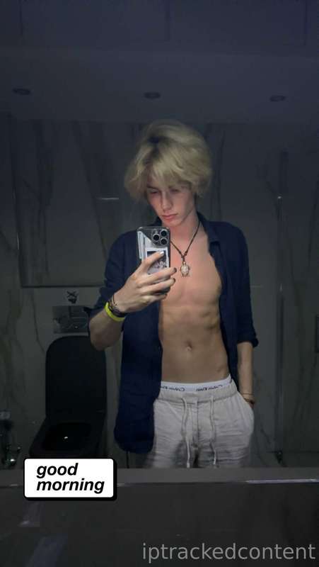 messy hair don't care! 