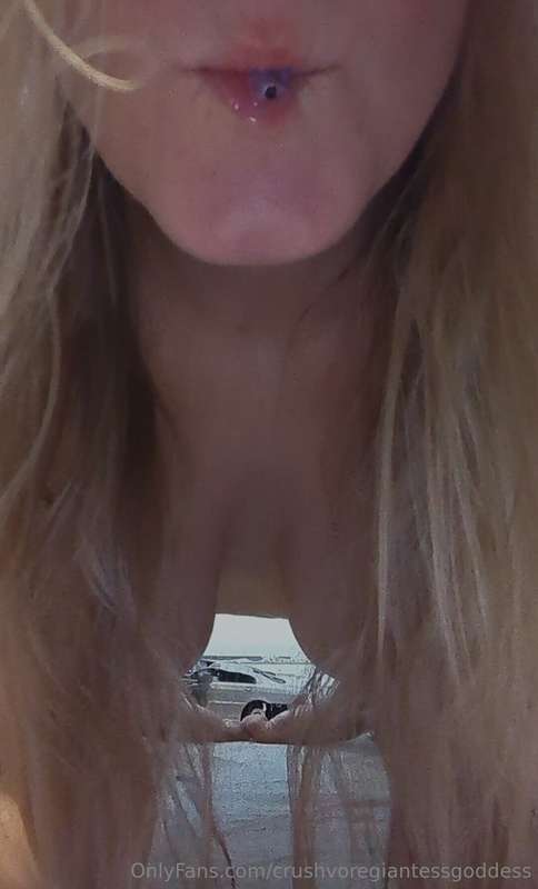 crushvoregiantessgoddess