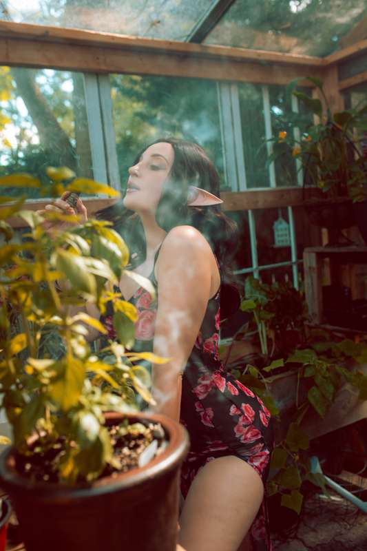 Just an elf enjoying her amazing garden ✨🌿 I’ve noticed plan..