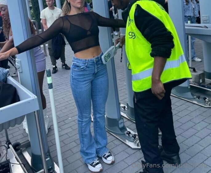 Bet he wants to touch 😉