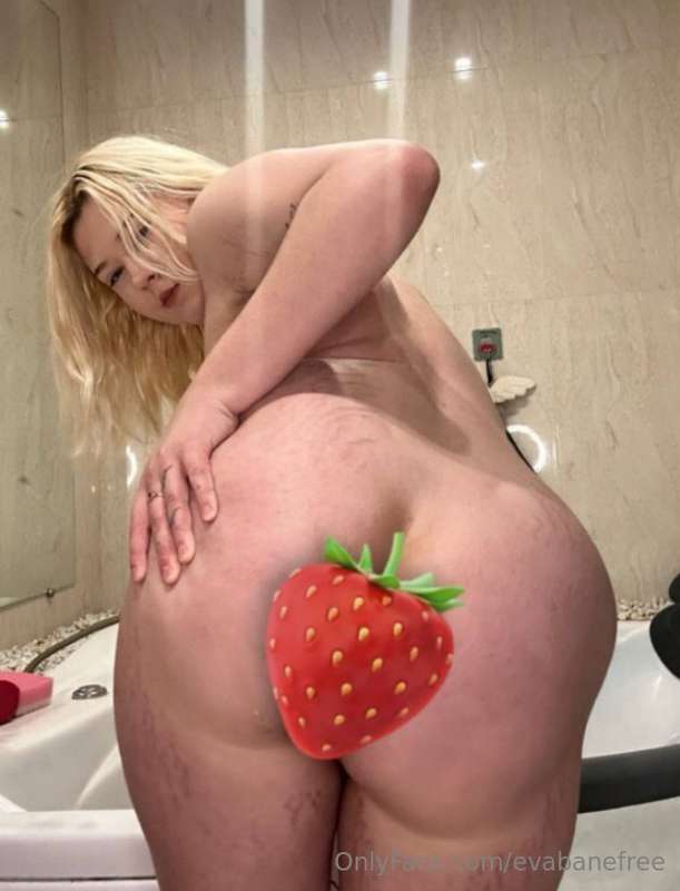 Mm daddy my tight holes is waiting for you..💦 @jenny_shine 💦..