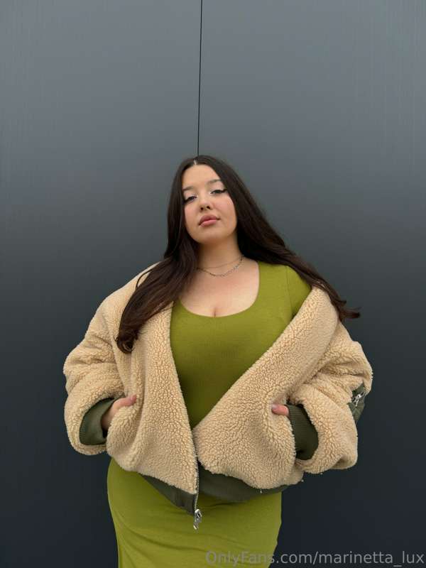 Do you think green is a good color for me or do you think re..