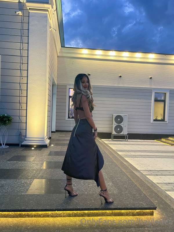 Sexy and classy! 💋