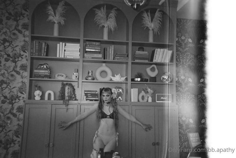 🤑 **Happy payday, freaks!** 🤑

Here’s some BW 35mm film that..