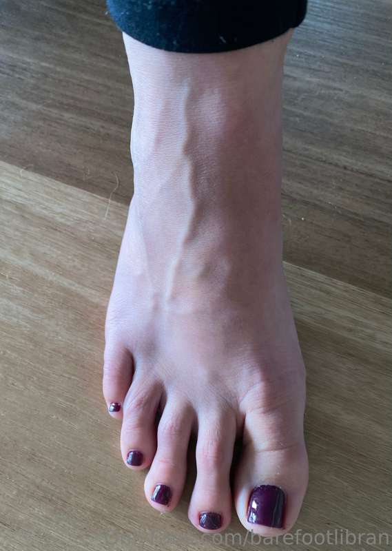 Those feet veins 🥵 more available 💰