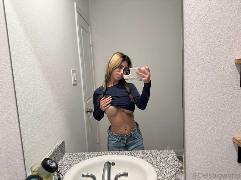 bathroom fuck? 😈
