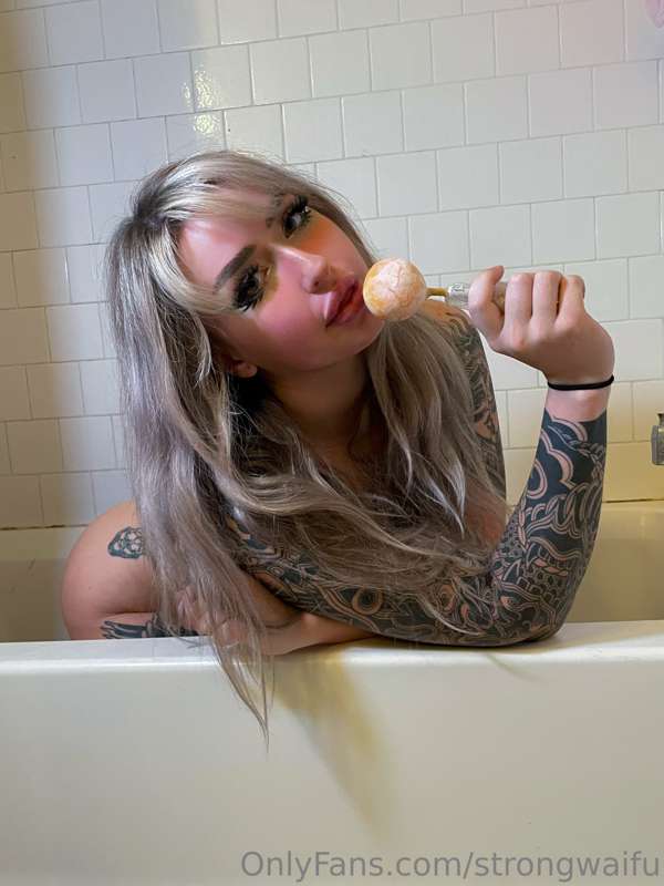 strongwaifu photo