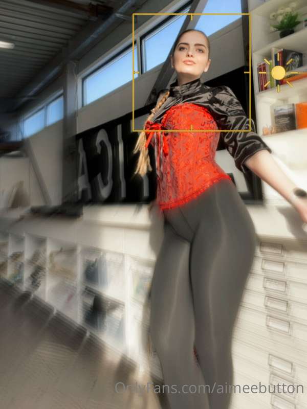 aimeebutton image #0