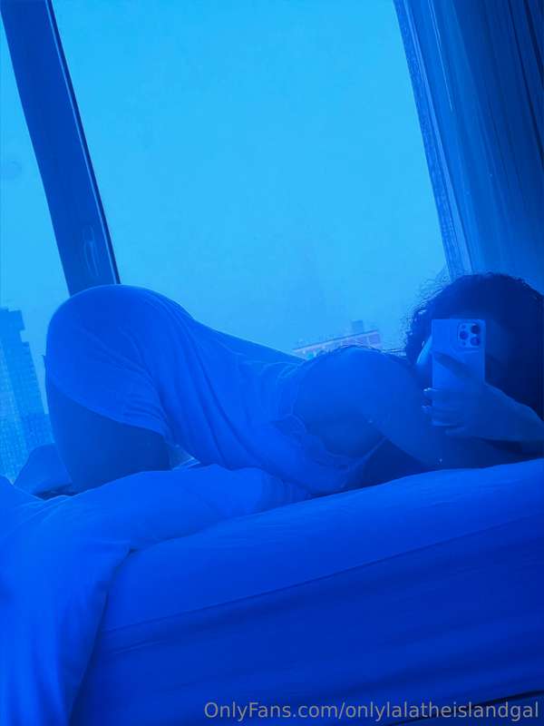 onlylalatheislandgal