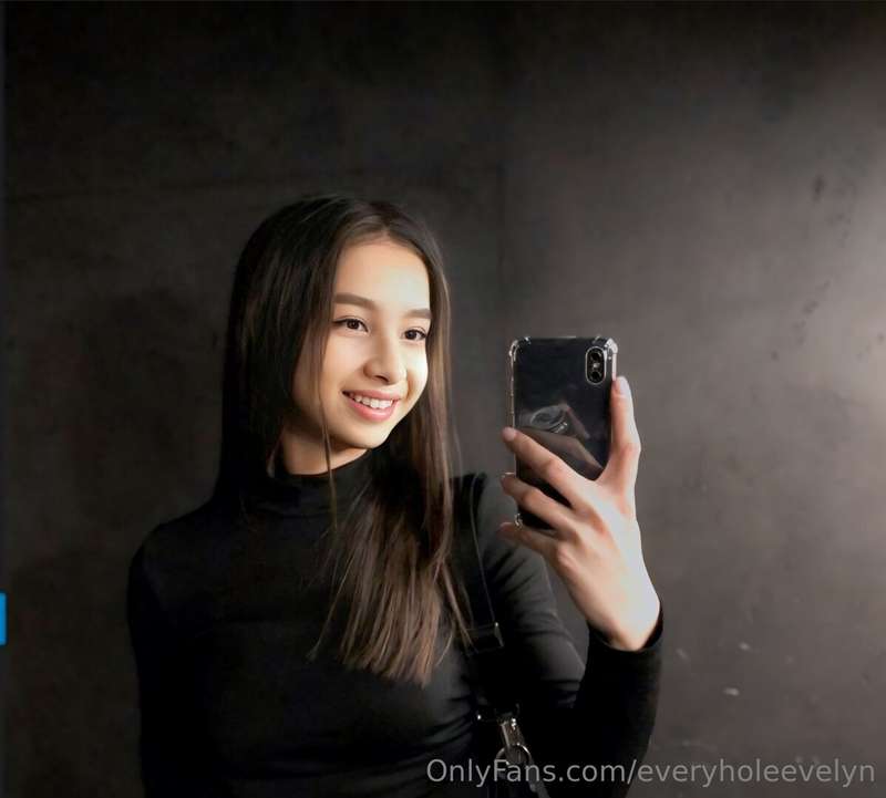 everyholeevelyn