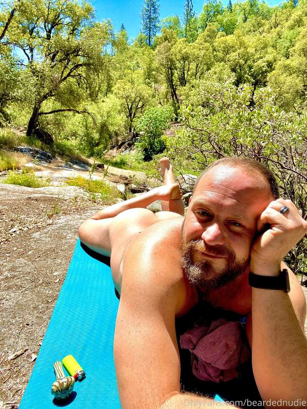 #NoTanLines who wants to help me apply some sunscreen?