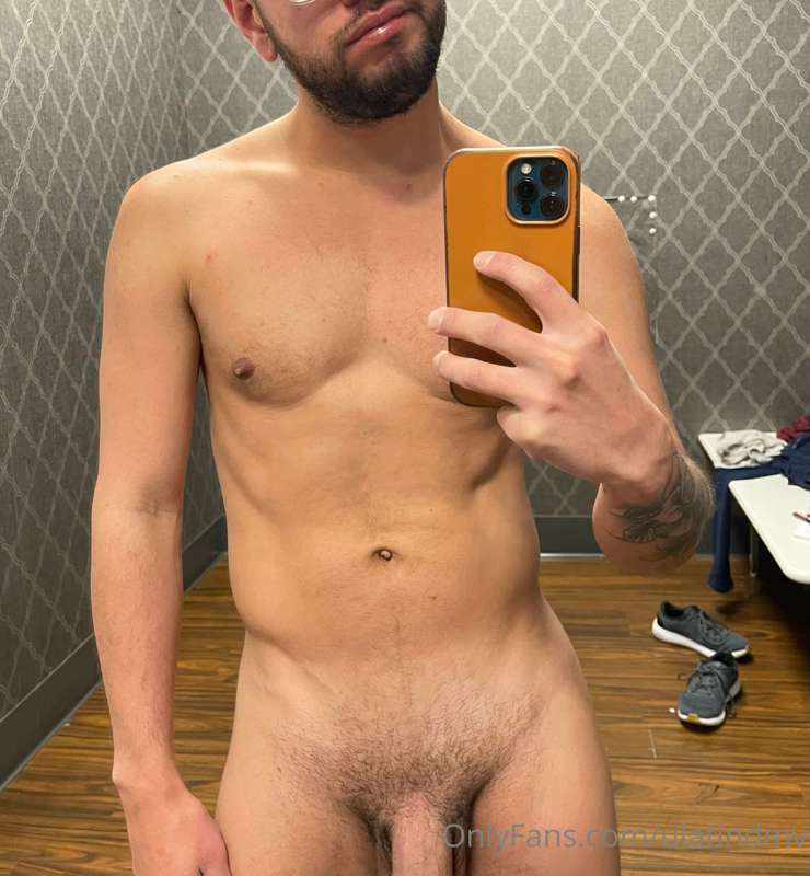 Who wants to come with me to the fitting room? 😎🔥🍆