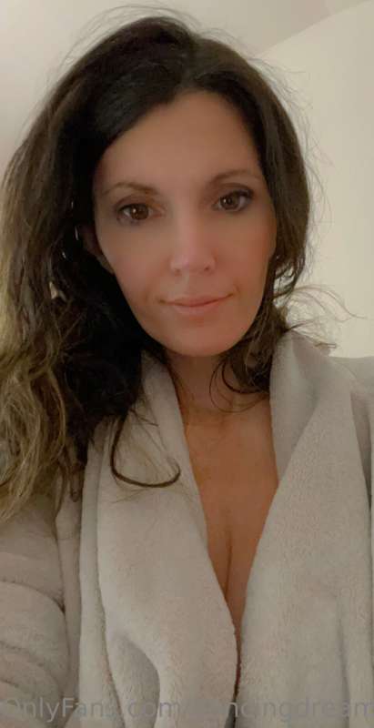 Waking up.. dreaming about you
#DancingDreamer #Sweet Dee