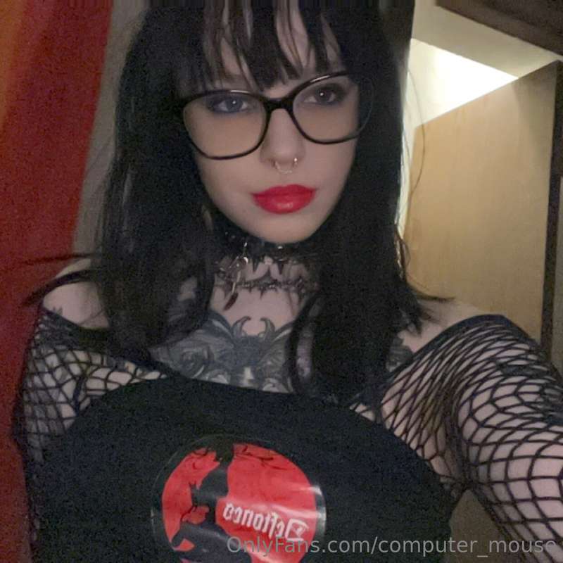 ⛓️ Went to a show tonight, felt cute and took some quick nud..