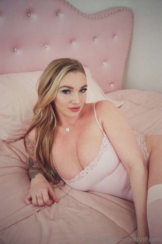 Photo 611 of Kendra Sunderland on Tocromo
