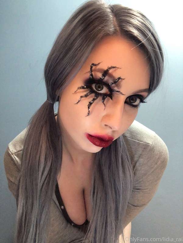 Spooky Season Is My Favorite 🕷