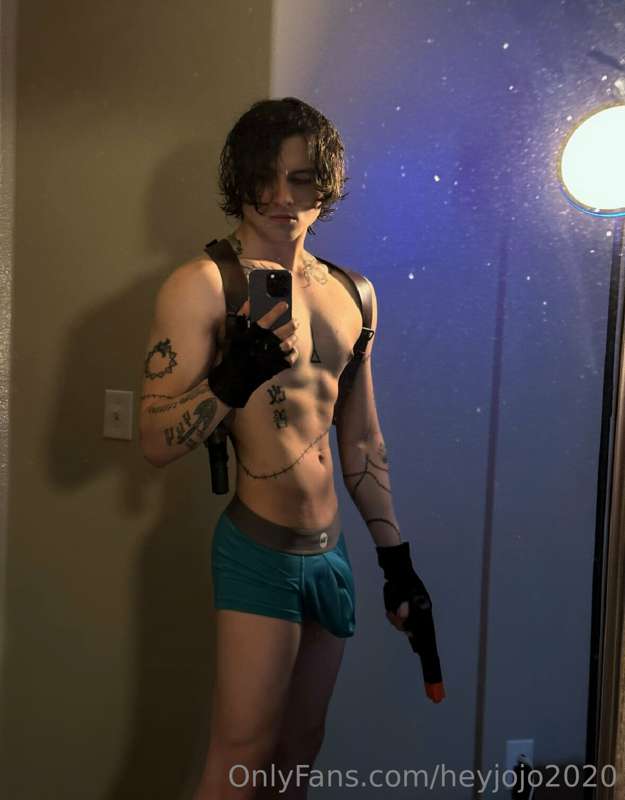 Time for some gun ☠️ and throat training 😜 

Who's first? 😈
