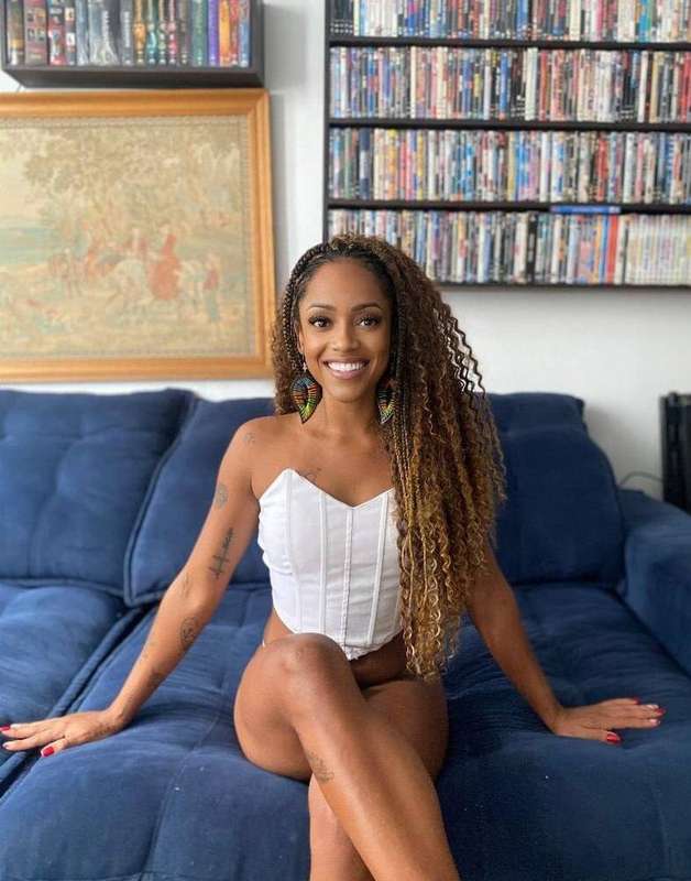 Real enchantress @vitoriaxo is the goddess of exclusive cont..
