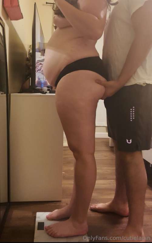 Weighed in at 207lbs today :3 I’m so huge hehe