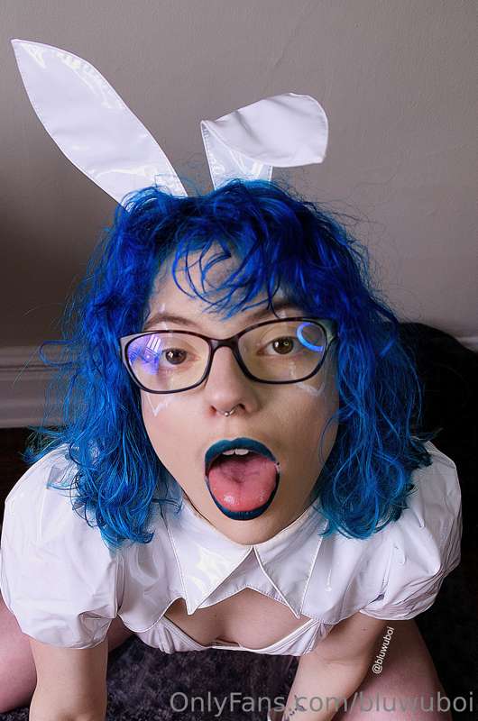what a cute lil bun, begging to be used on xyr bed